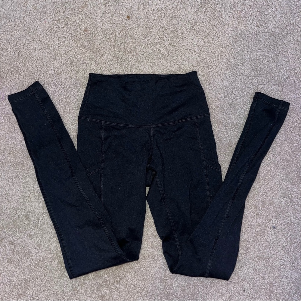 Black athletic leggings